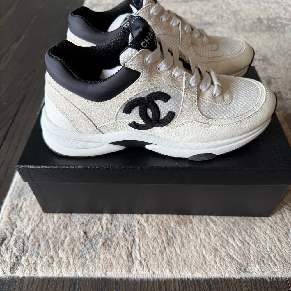 CHANEL White and Black Sneakers 37.5 - Picture 4 of 13